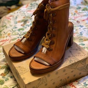 Free People city of lights heel Size 10 (41) New In Box. Tan.